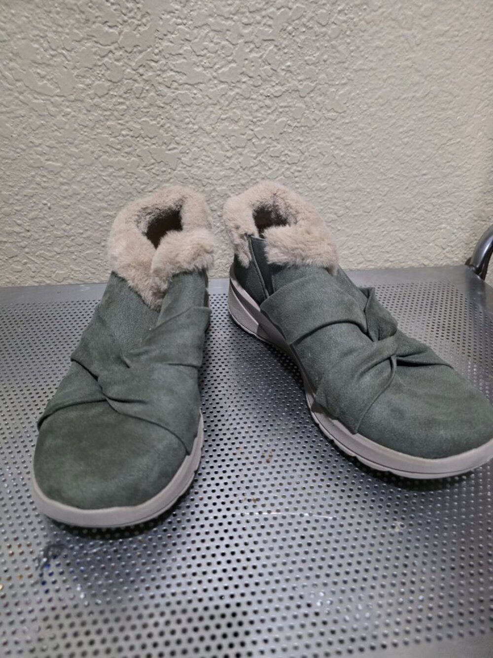 Bzees Genie Washable Faux Fur Trim Shootie Shoes Booties Green Women's Size 9